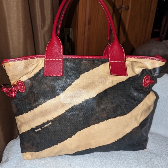 Vintage Dooney and Bourke canvas coated animal print large handbag. - Picture 2 of 15